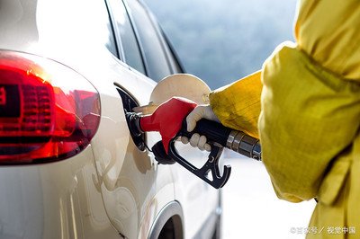 今晚調(diào)油價(jià)！國(guó)內(nèi)汽、柴油價(jià)格每噸分別降低480元和465元