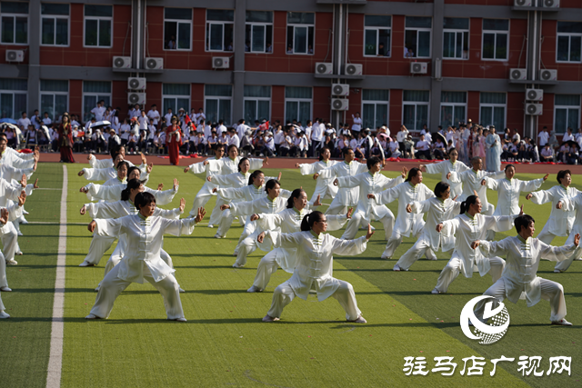 駐馬店市第二高級(jí)中學(xué)2025年第六屆體育藝術(shù)節(jié)開幕