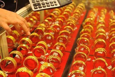 別把黃金當(dāng)股票炒！“花式買(mǎi)金”不可?。?></a></p>
		                <div   id="1vlzhd5"   class=
