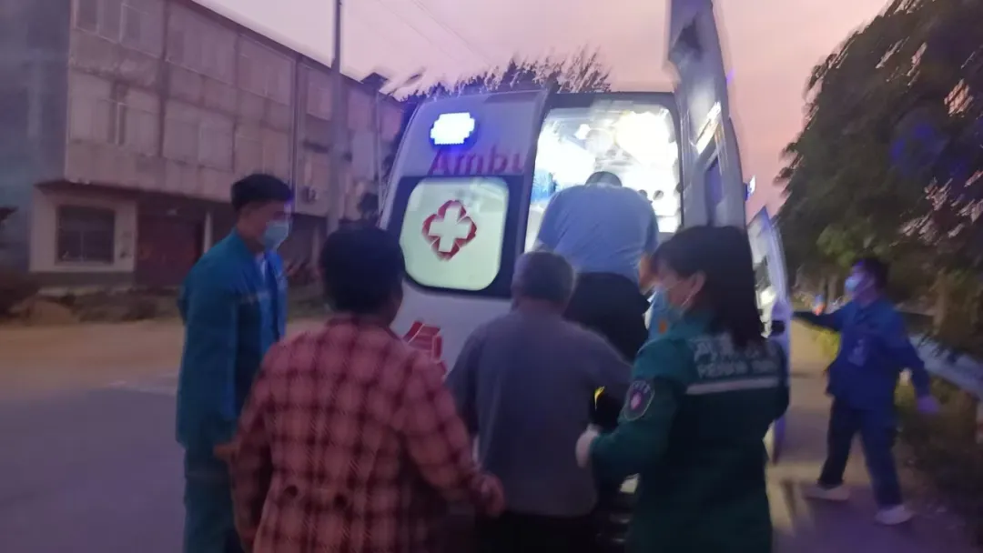 新蔡縣：烈焰中的逆行者！民警火海沖鋒救出被困孩子