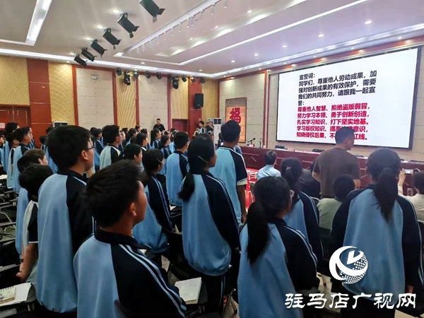 平輿縣“護苗·綠書簽行動”暨版權(quán)知識宣傳走進平輿六中