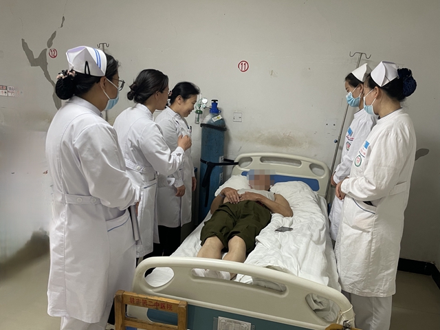 中醫(yī)護理查隱患 凝心聚力促提升——駐馬店市第二中醫(yī)院老年病科開展中醫(yī)護理專項查房