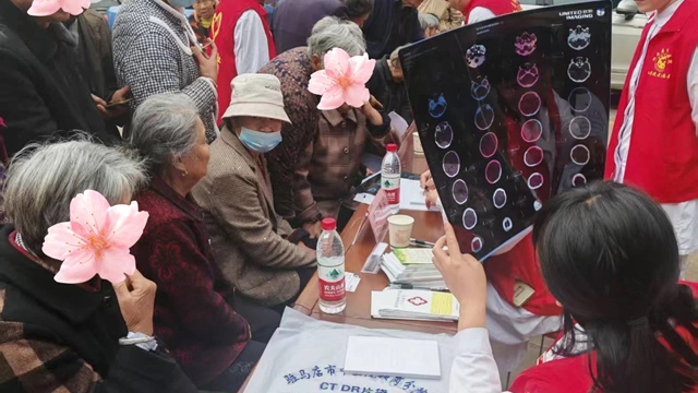 駐馬店市中醫(yī)院到新蔡頓崗鄉(xiāng)衛(wèi)生院開展多學科義診活動