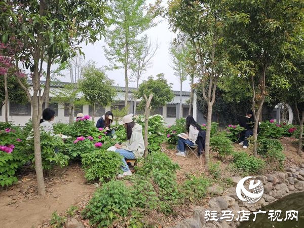 駐馬店職業(yè)技術(shù)學(xué)院書畫藝術(shù)專業(yè)學(xué)生開展實踐教學(xué)