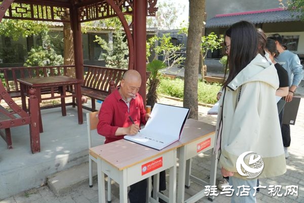 駐馬店職業(yè)技術(shù)學(xué)院書畫藝術(shù)專業(yè)學(xué)生開展實踐教學(xué)