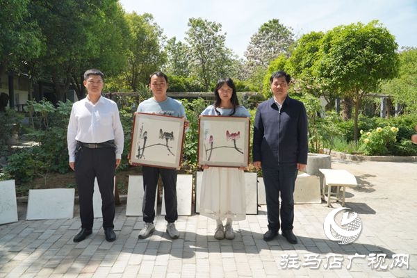駐馬店職業(yè)技術(shù)學(xué)院書畫藝術(shù)專業(yè)學(xué)生開展實踐教學(xué)