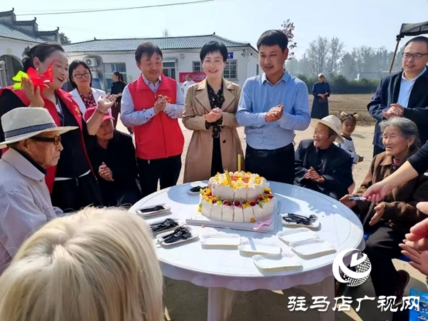 以孝善與活力為筆，繪就鄉(xiāng)村新畫卷 ——專訪平輿縣萬金店鄉(xiāng)土店村支部書記李新立