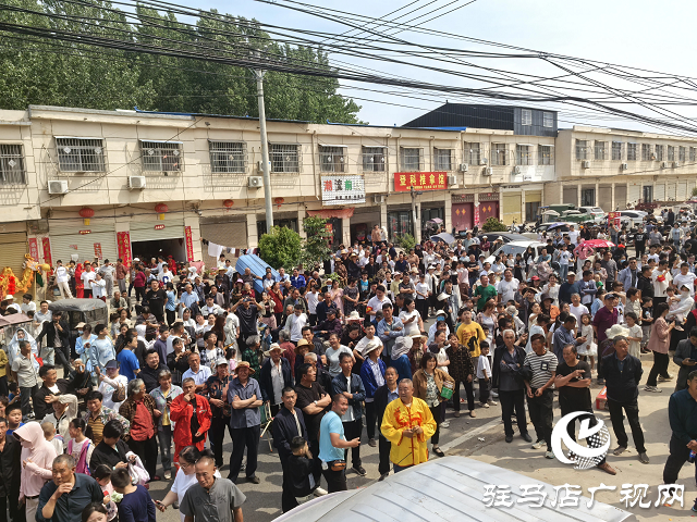  非遺盛宴！王店大裝閃耀高店鎮(zhèn)，傳統(tǒng)魅力引萬(wàn)人圍觀