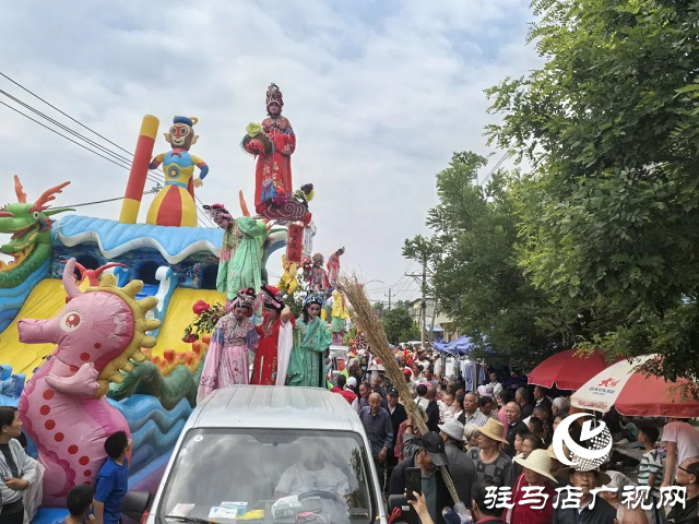  非遺盛宴！王店大裝閃耀高店鎮(zhèn)，傳統(tǒng)魅力引萬(wàn)人圍觀