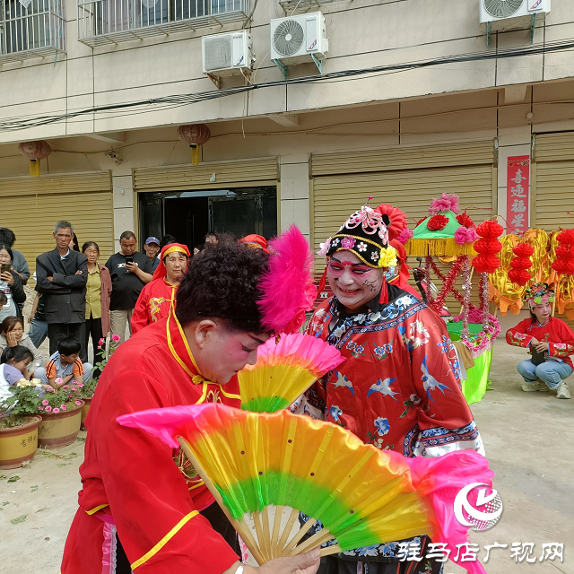  非遺盛宴！王店大裝閃耀高店鎮(zhèn)，傳統(tǒng)魅力引萬人圍觀