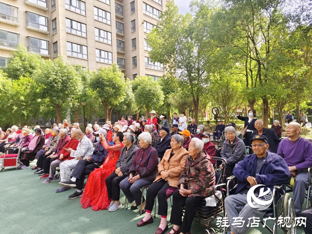 驛城區(qū)文化館“感恩母親節(jié)”慰問(wèn)演出走進(jìn)養(yǎng)老院