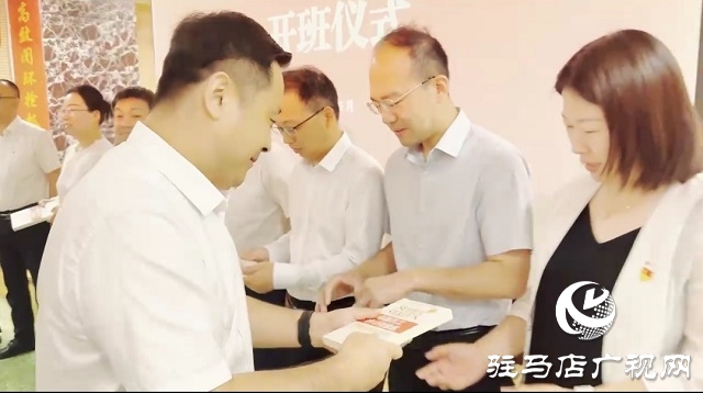 駐馬店聯(lián)通舉辦“強健體魄，健康生活”徒步拉練活動