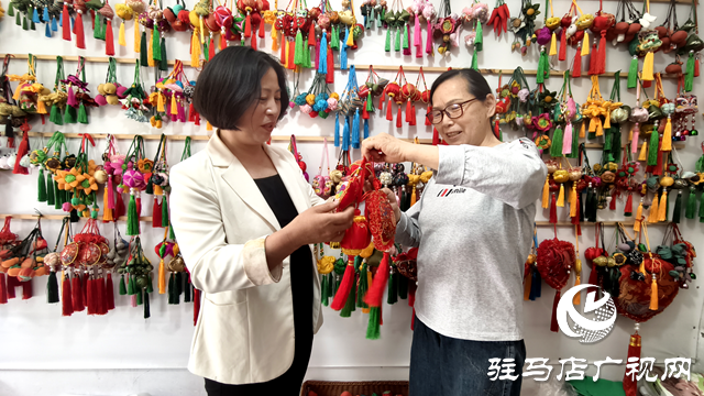 傳統(tǒng)與創(chuàng)新交融 端午香包市場煥發(fā)新活力