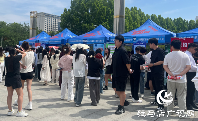 黃淮學(xué)院舉辦經(jīng)濟(jì)管理類畢業(yè)生專場招聘會(huì)