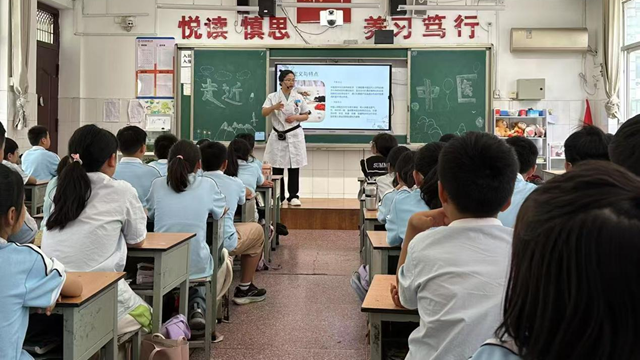  中醫(yī)文化進(jìn)校園，童趣課堂傳國粹——駐馬店市第二中醫(yī)院走進(jìn)實驗小學(xué)南區(qū)開展中醫(yī)科普活動