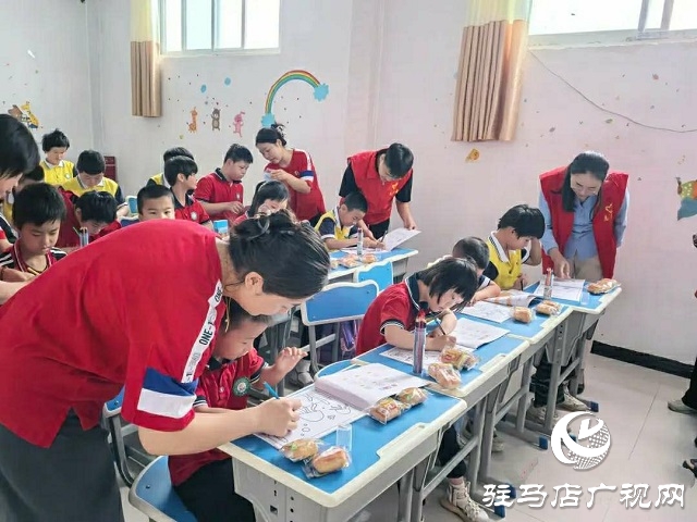中共新蔡縣委黨校開展“牽起愛心之手，同看美麗風景”愛心助殘志愿服務活動