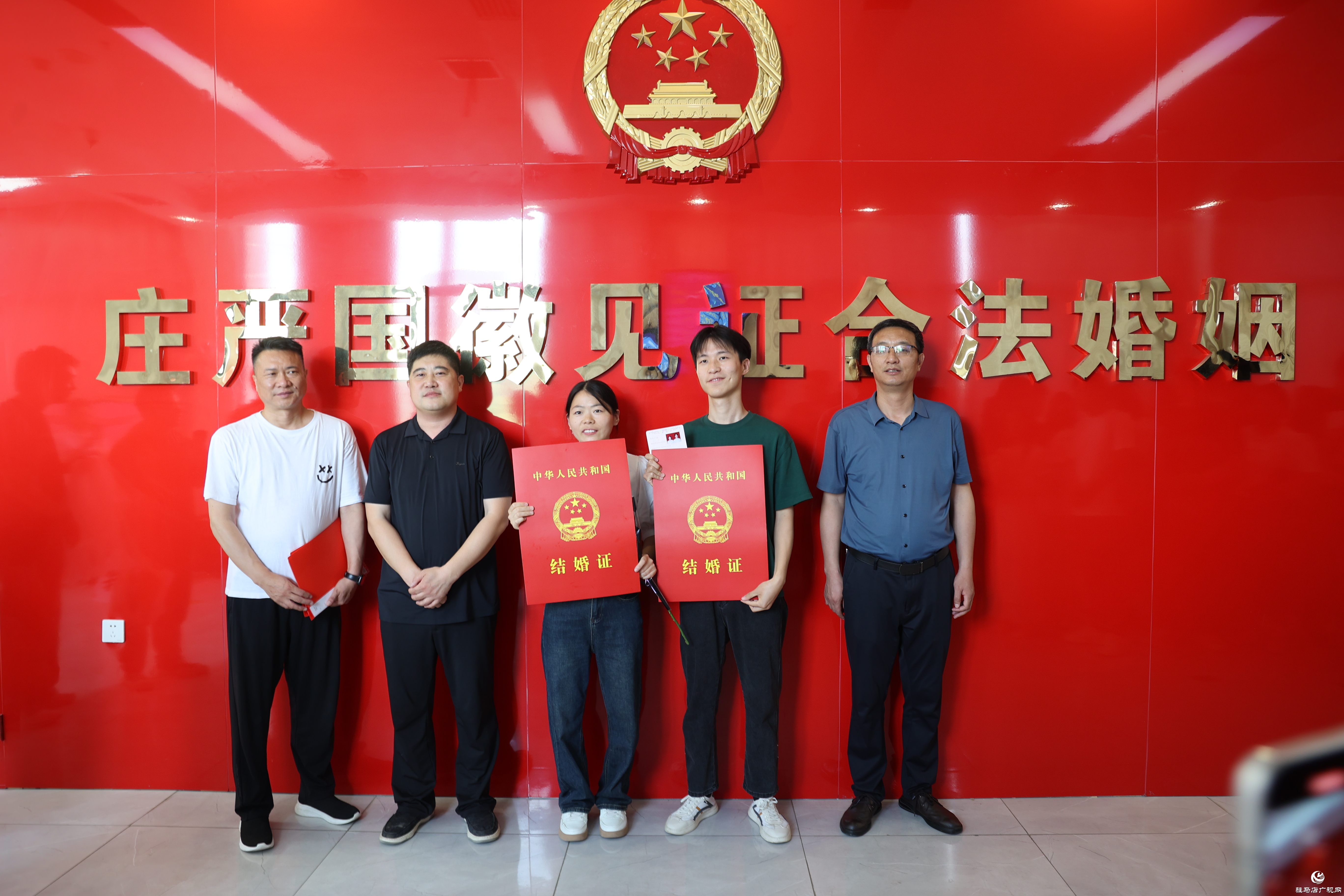 甜蜜520 正陽(yáng)縣98對(duì)新人辦理結(jié)婚登記