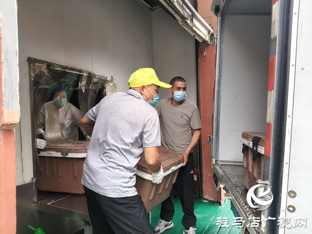  家長化身學(xué)校供餐公司職員 守護學(xué)生舌尖安全