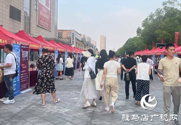 “民營(yíng)企業(yè)服務(wù)月”駐馬店經(jīng)濟(jì)開發(fā)區(qū)專場(chǎng)招聘會(huì)舉行