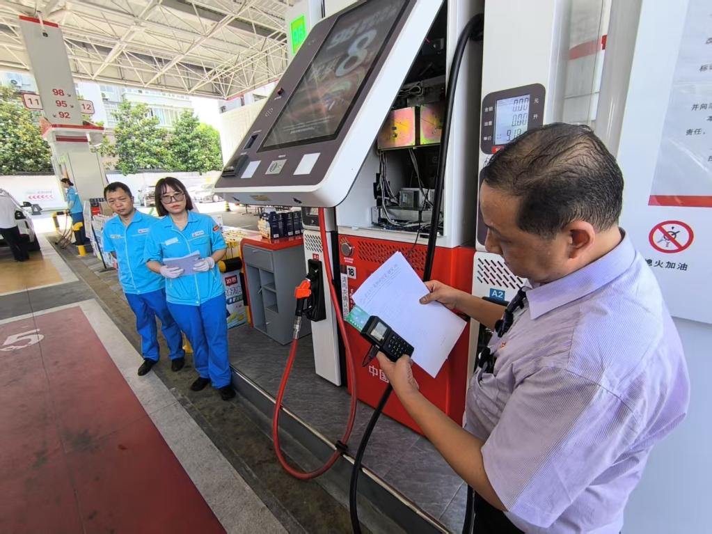汽車加完油，留在加油槍和油管里的油計(jì)費(fèi)嗎？