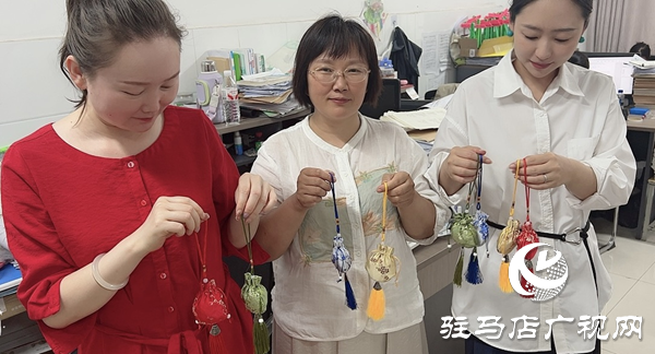 “巧手縫香囊 安康迎端午”——駐馬店市第三十三小學(xué)工會(huì)組織開展端午節(jié)手工制作香囊活動(dòng)
