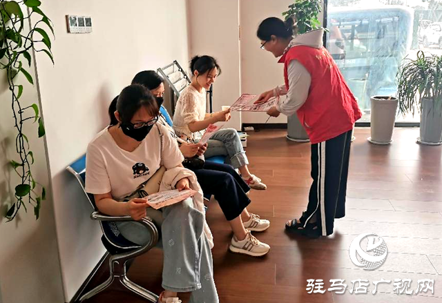 驛城區(qū)東風(fēng)街道雪松路東段社區(qū)開展“倡移風(fēng)易俗 樹文明新風(fēng)”宣傳活動