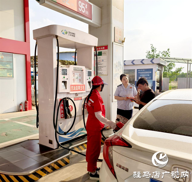  示范區(qū)稅務(wù)局深入加油站開展民法典宣傳活動