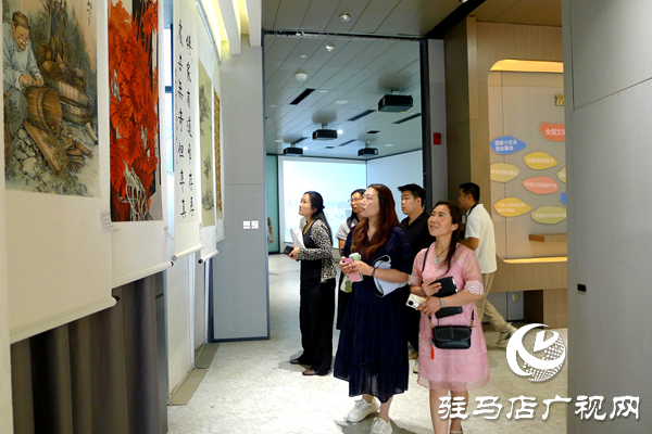  “中國(guó)夢(mèng)·勞動(dòng)美”五省十地書(shū)畫(huà)聯(lián)展耀啟平輿，共慶工會(huì)百年華誕