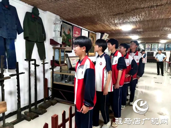 平輿縣第一初級中學(xué)學(xué)子在摯都民宿文化博物館開展科普教育學(xué)習(xí)活動 