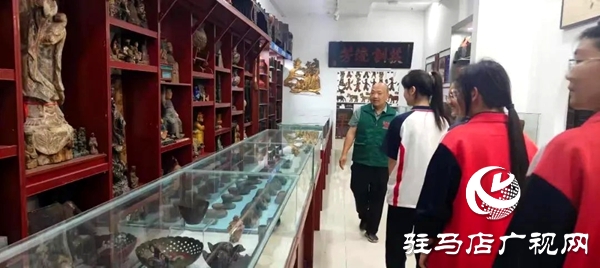 平輿縣第一初級中學(xué)學(xué)子在摯都民宿文化博物館開展科普教育學(xué)習(xí)活動 