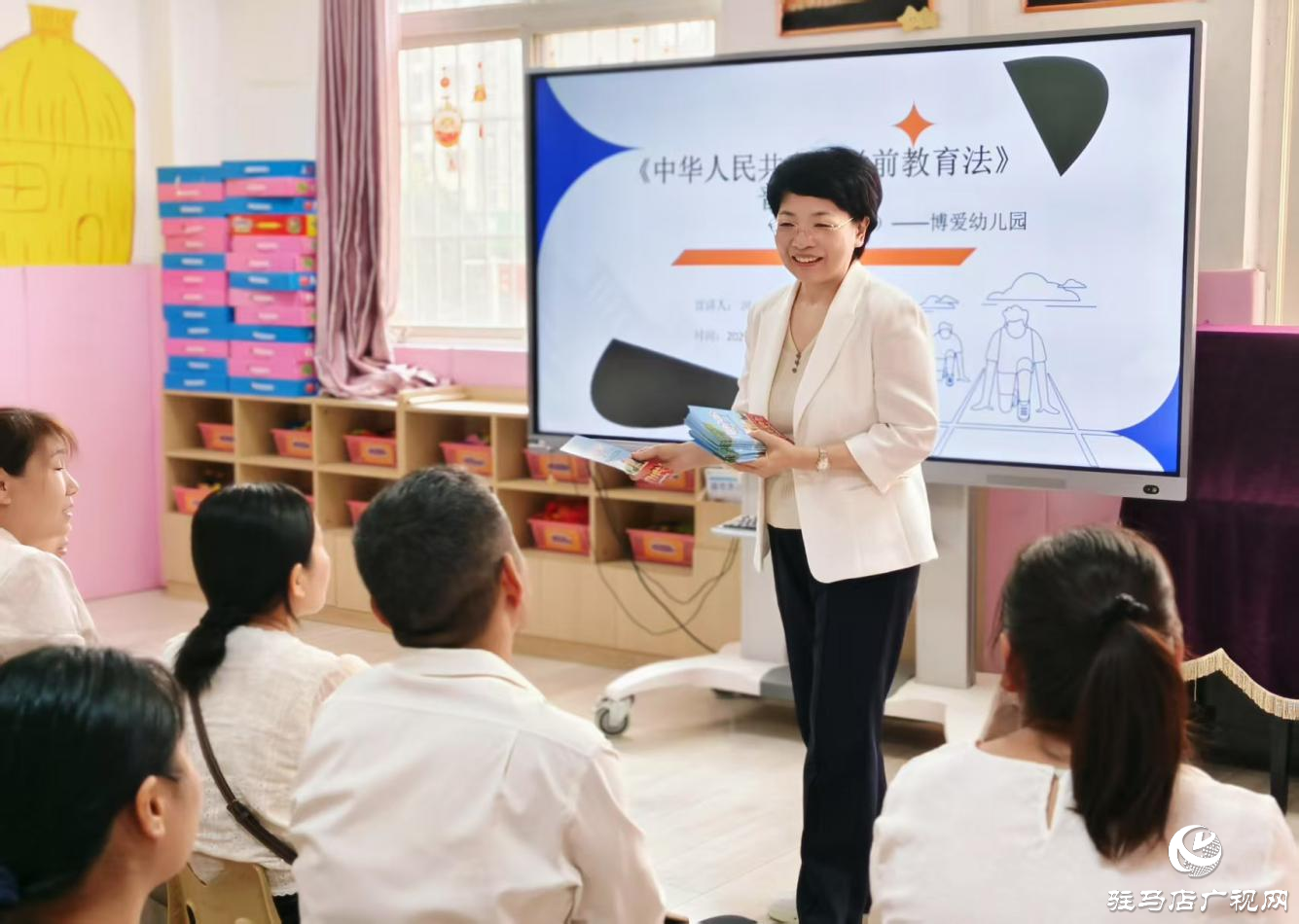 河南勝藍律師事務(wù)所開展普法宣講暨六一兒童節(jié)慰問活動