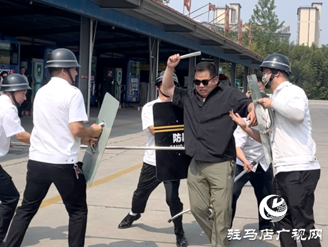 駐馬店市開展公交車輛暴恐火災(zāi)應(yīng)急演練