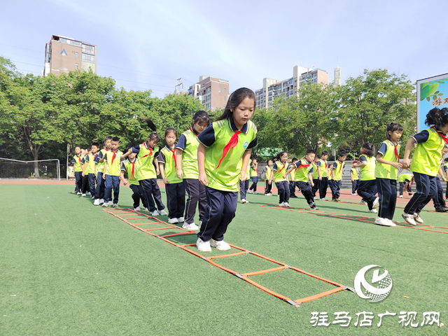 駐馬店市第二十四小學：傳統(tǒng)游戲綻活力 特色課程助成長