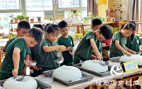 平輿縣第二幼兒園“我的節(jié)日我做主”親子游園活動：雙節(jié)同慶，共促成長    