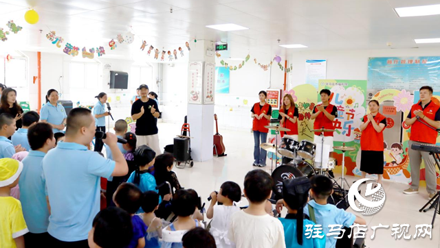 雙節(jié)送暖市福利院 志愿服務(wù)讓童心飛揚(yáng)