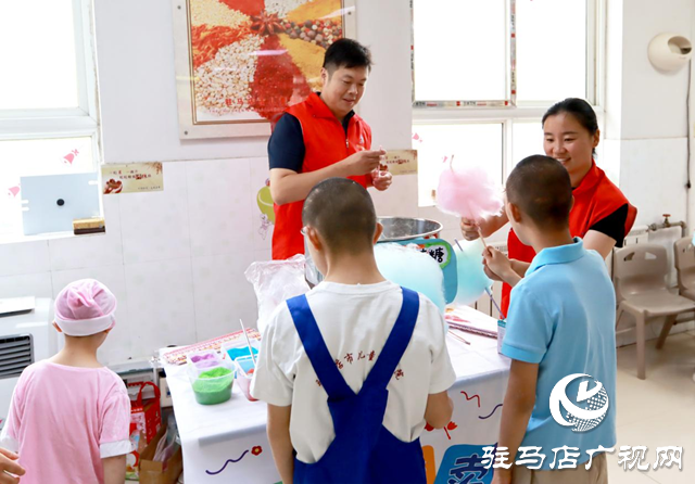 雙節(jié)送暖市福利院 志愿服務(wù)讓童心飛揚(yáng)