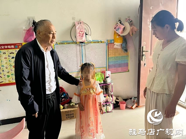 張銀良到駐馬店經(jīng)濟(jì)開發(fā)區(qū)看望特殊兒童