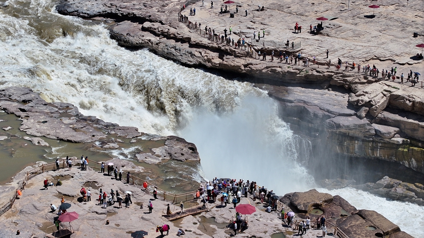 夏日壺口瀑布奔騰壯美