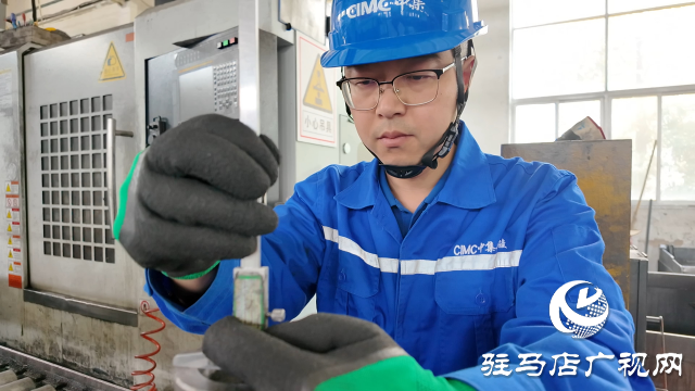 全國勞動模范鐘源：匠心獨(dú)具淬火成鋼 星光成炬綻耀輝煌