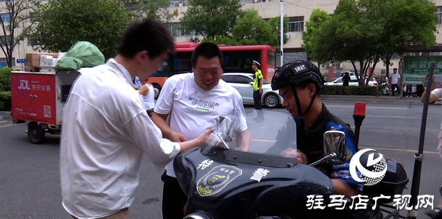 高考首日突發(fā)狀況！驛城特警10分鐘極速護航考生入場