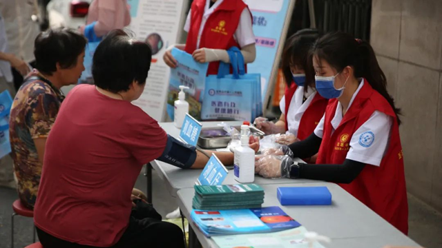  駐馬店市第一人民醫(yī)院：全國愛眼日，行動點(diǎn)亮“視”界