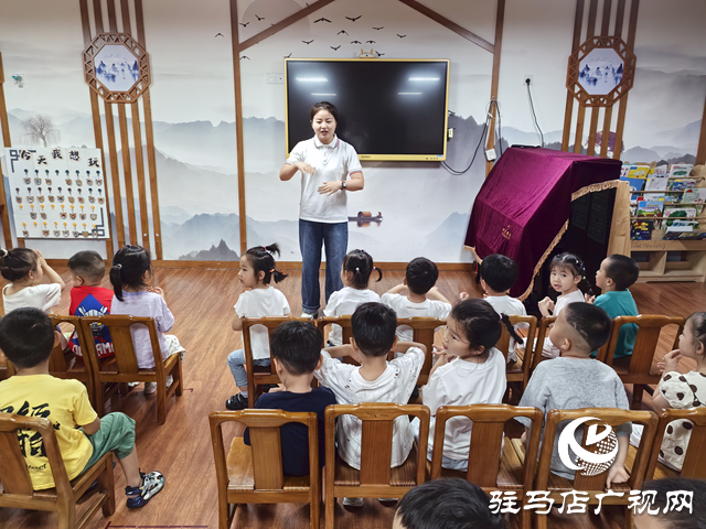 “育”見(jiàn)未來(lái)·名師風(fēng)采丨臧夏穎：以愛(ài)為燈 守護(hù)幼兒初入園的“第一步”