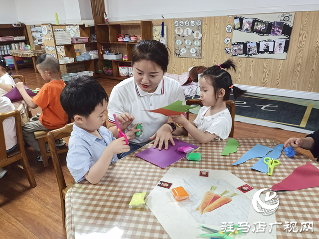 “育”見(jiàn)未來(lái)·名師風(fēng)采丨臧夏穎：以愛(ài)為燈 守護(hù)幼兒初入園的“第一步”