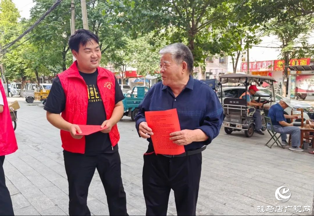 普法宣傳入商鋪 筑牢種業(yè)安全線 ——市農(nóng)科院開展誠信經(jīng)營宣傳活動(dòng)守護(hù)秋播用種安全