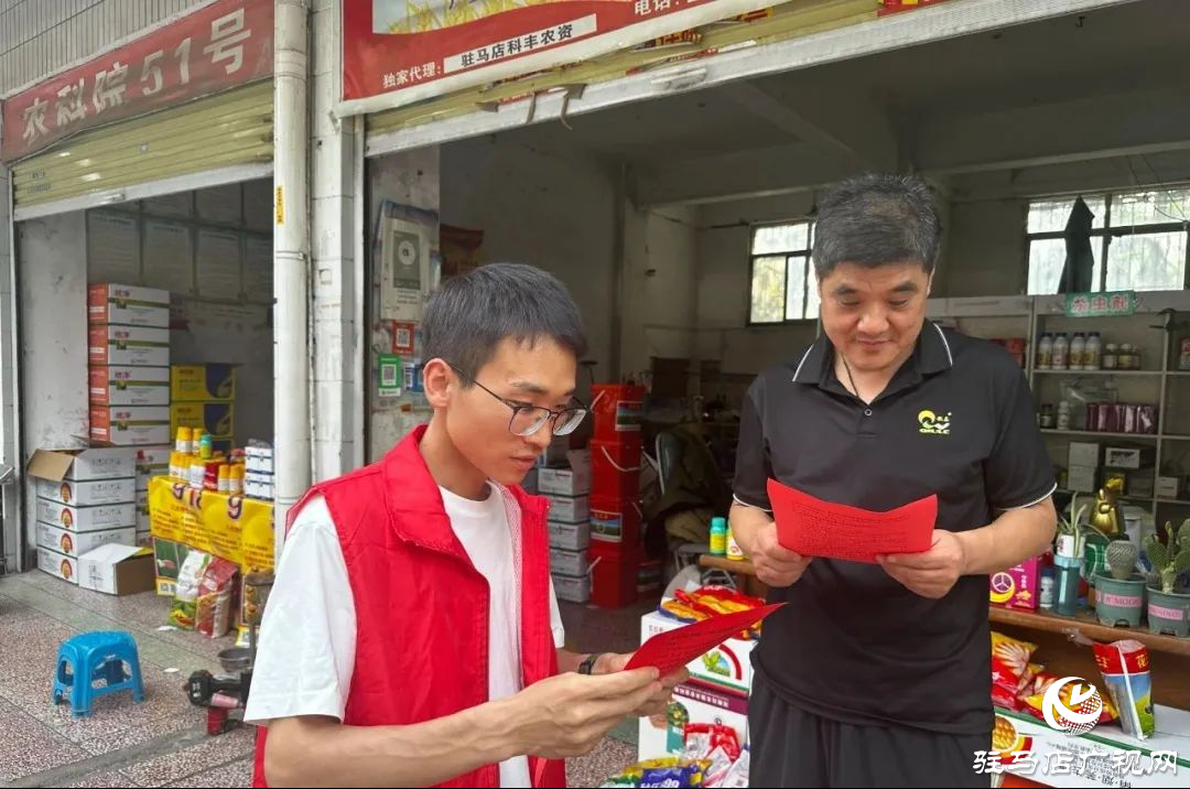 普法宣傳入商鋪 筑牢種業(yè)安全線 ——市農(nóng)科院開展誠信經(jīng)營宣傳活動(dòng)守護(hù)秋播用種安全
