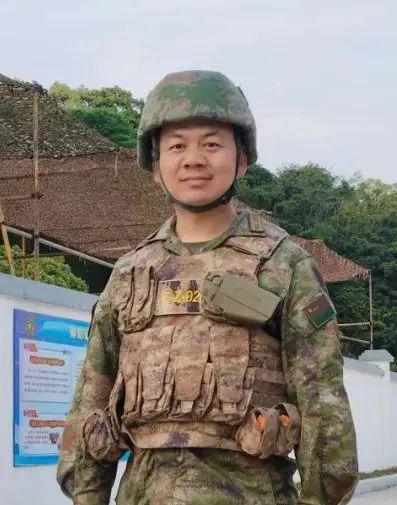 第5次下水前，他給母親重重磕了一個頭！