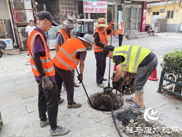 駐馬店經(jīng)濟(jì)開發(fā)區(qū)啟動(dòng)市政道路排水管網(wǎng)防汛清淤工作