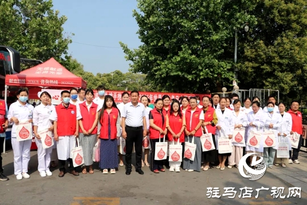 平輿縣中心醫(yī)院開展“世界獻(xiàn)血日”宣傳義診活動