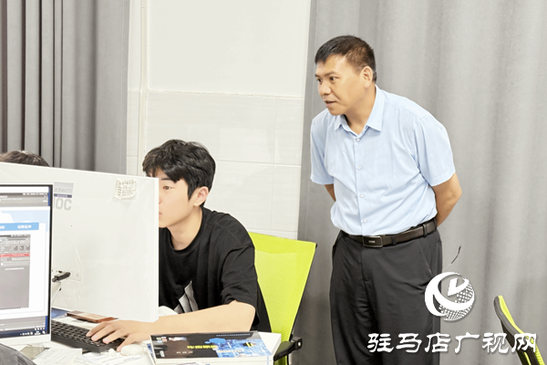 駐馬店職業(yè)技術(shù)學(xué)院校長宋華民深入北校區(qū)聽課調(diào)研