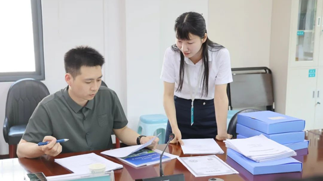 中華醫(yī)學(xué)會(huì)臨床藥學(xué)分會(huì)專家組督導(dǎo)駐馬店市中心醫(yī)院臨床藥師規(guī)范化培訓(xùn)工作